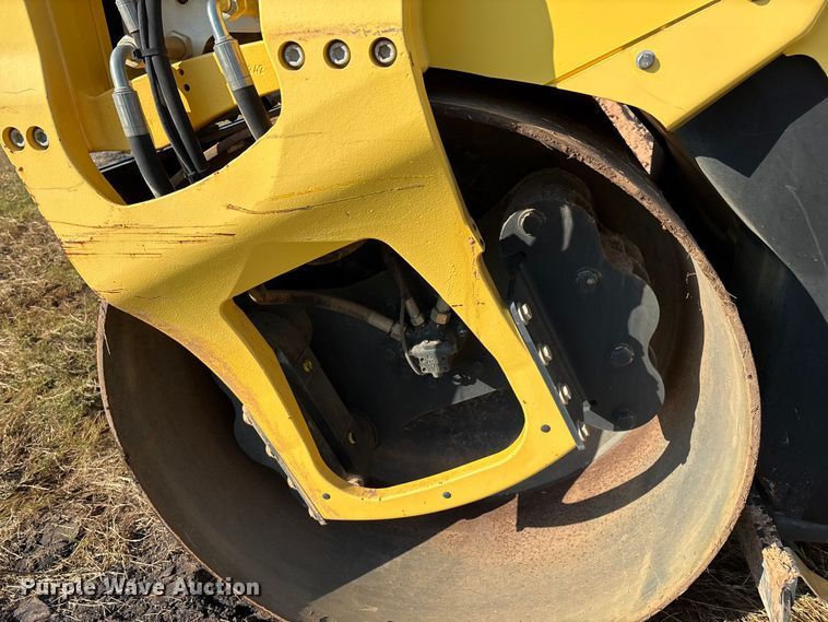 image for item EM0576 2016 Bomag BW151AC-5 combination roller