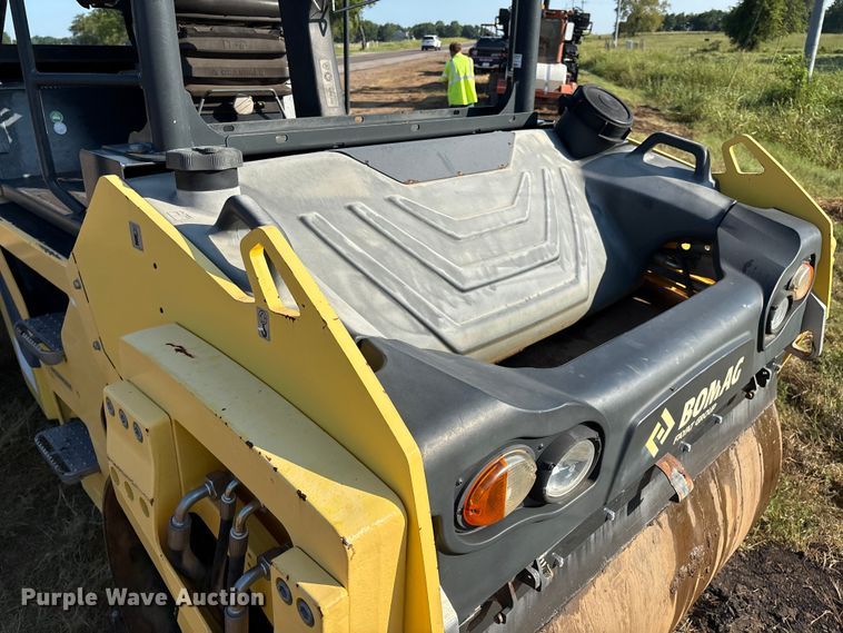 image for item EM0576 2016 Bomag BW151AC-5 combination roller