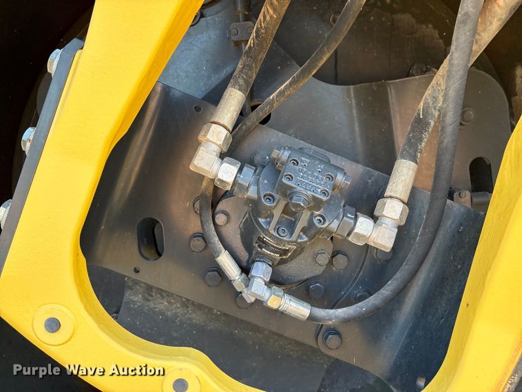 image for item EM0576 2016 Bomag BW151AC-5 combination roller