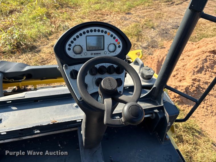image for item EM0576 2016 Bomag BW151AC-5 combination roller