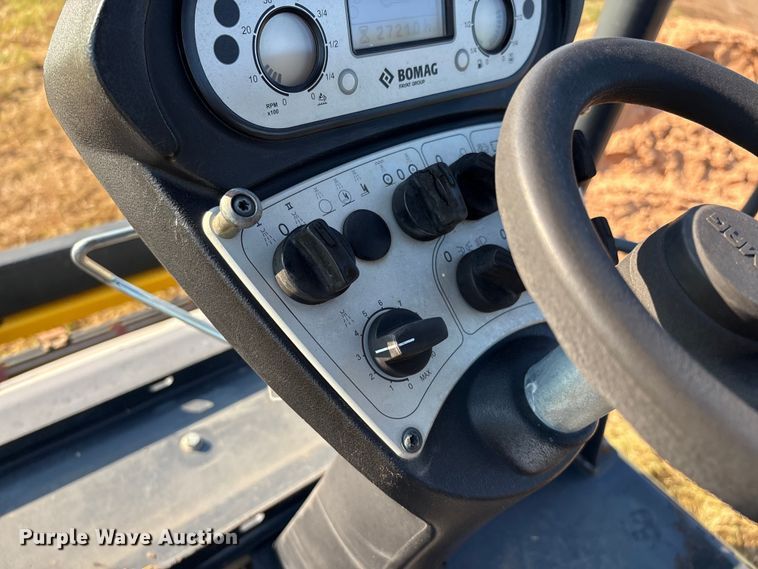 image for item EM0576 2016 Bomag BW151AC-5 combination roller