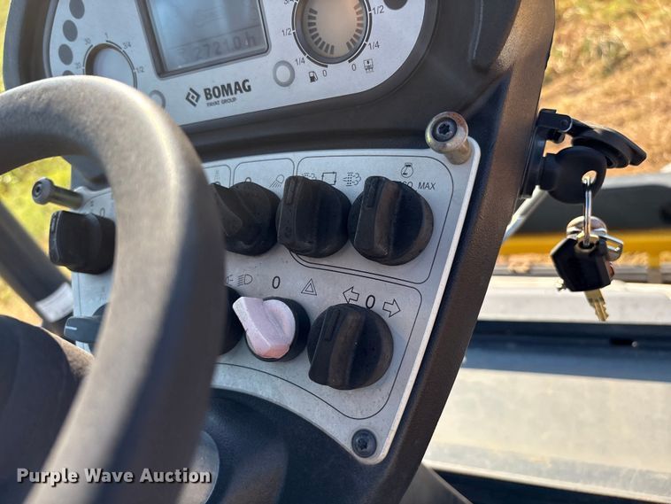 image for item EM0576 2016 Bomag BW151AC-5 combination roller