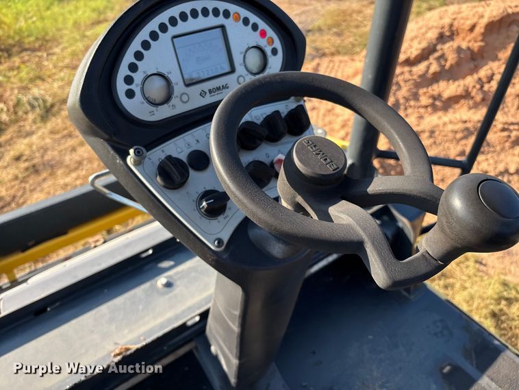 image for item EM0576 2016 Bomag BW151AC-5 combination roller