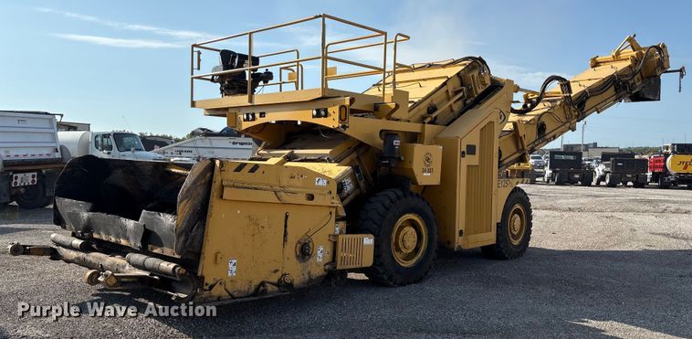 image for item EM0577 Weiler E1250B material transfer vehicle