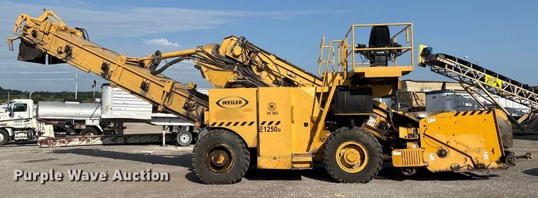 image for item EM0577 Weiler E1250B material transfer vehicle