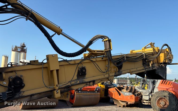 image for item EM0577 Weiler E1250B material transfer vehicle