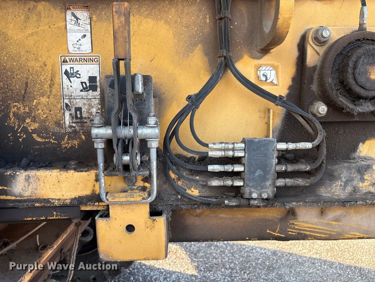 image for item EM0577 Weiler E1250B material transfer vehicle