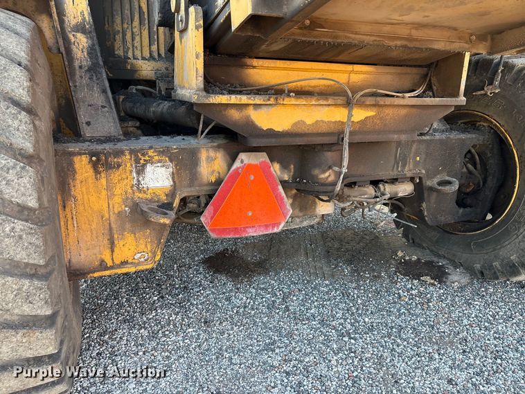 image for item EM0577 Weiler E1250B material transfer vehicle