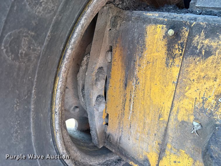 image for item EM0577 Weiler E1250B material transfer vehicle