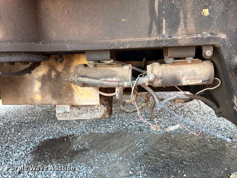 image for item EM0577 Weiler E1250B material transfer vehicle