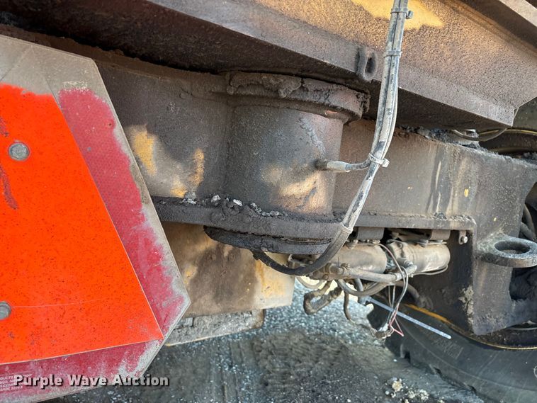 image for item EM0577 Weiler E1250B material transfer vehicle