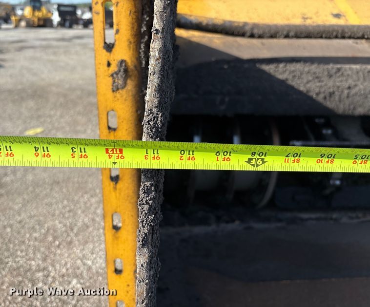 image for item EM0577 Weiler E1250B material transfer vehicle