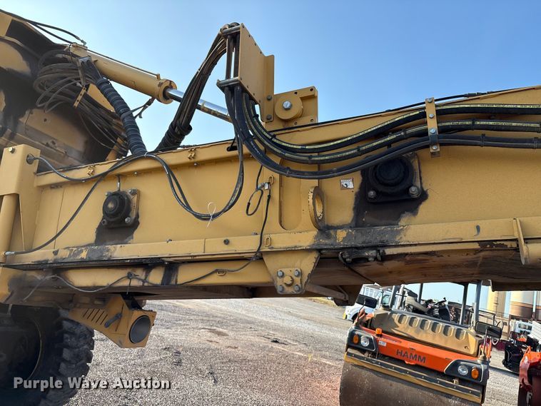 image for item EM0577 Weiler E1250B material transfer vehicle