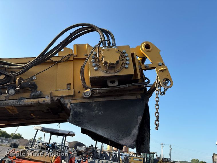 image for item EM0577 Weiler E1250B material transfer vehicle