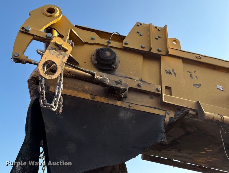 image for item EM0577 Weiler E1250B material transfer vehicle