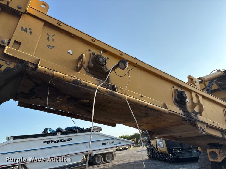 image for item EM0577 Weiler E1250B material transfer vehicle