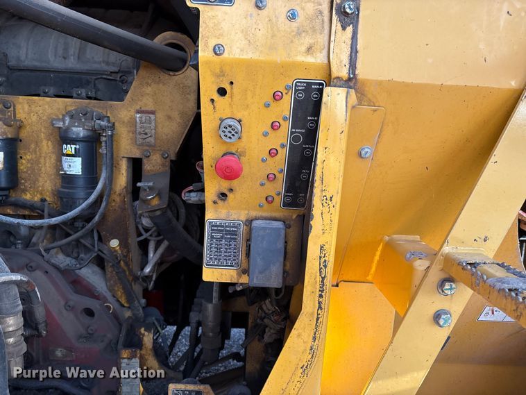 image for item EM0577 Weiler E1250B material transfer vehicle