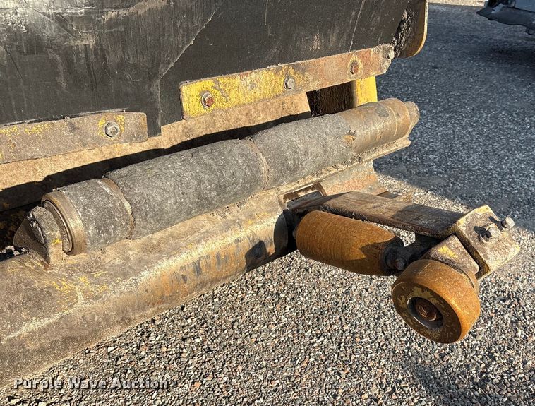 image for item EM0577 Weiler E1250B material transfer vehicle