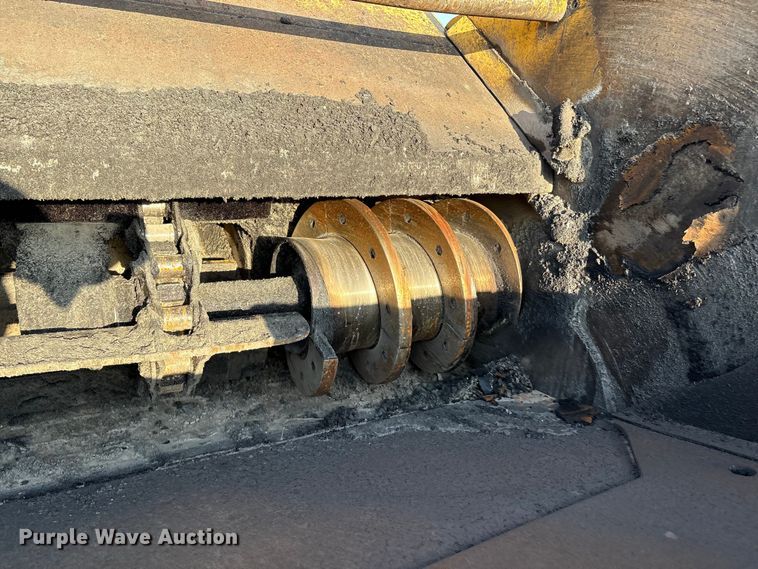 image for item EM0577 Weiler E1250B material transfer vehicle