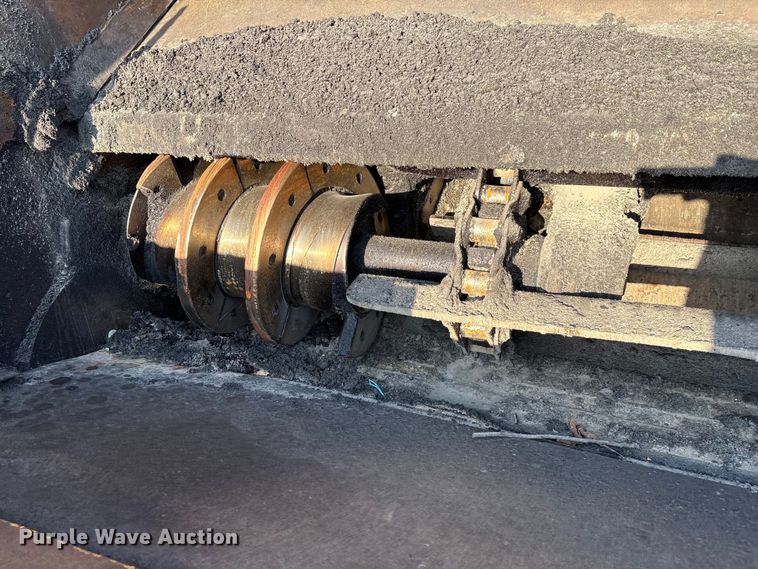 image for item EM0577 Weiler E1250B material transfer vehicle