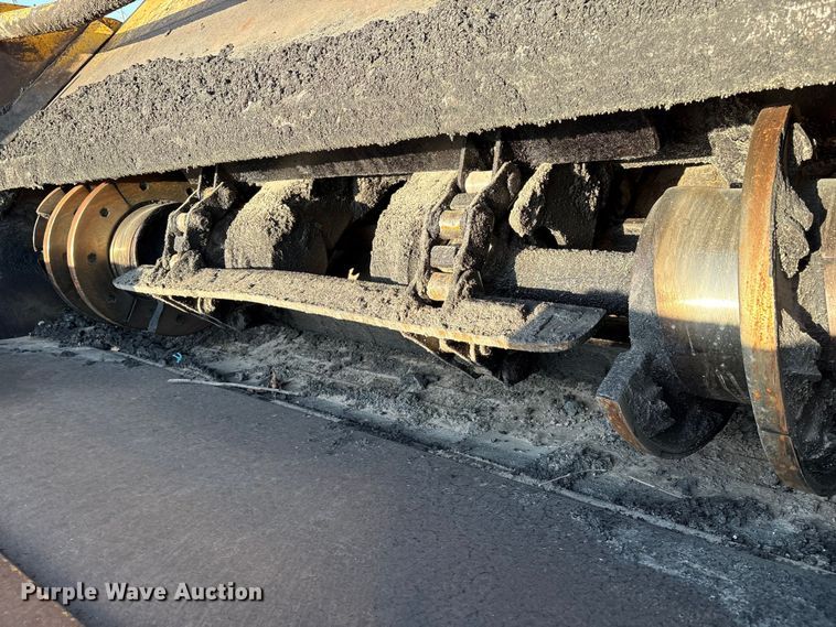 image for item EM0577 Weiler E1250B material transfer vehicle