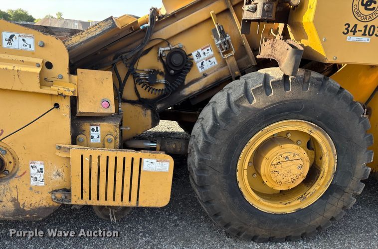 image for item EM0577 Weiler E1250B material transfer vehicle