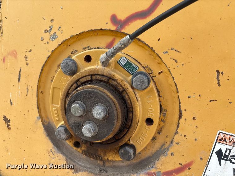 image for item EM0577 Weiler E1250B material transfer vehicle