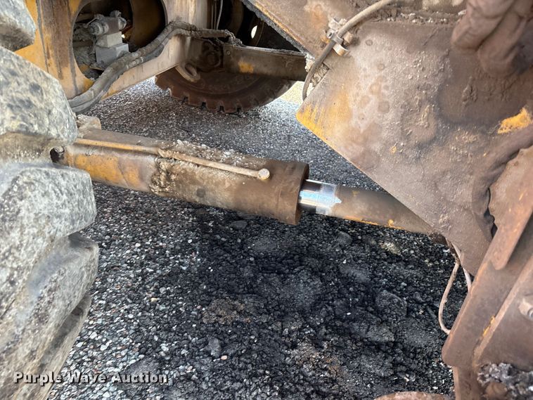 image for item EM0577 Weiler E1250B material transfer vehicle