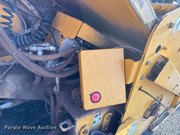 image for item EM0577 Weiler E1250B material transfer vehicle