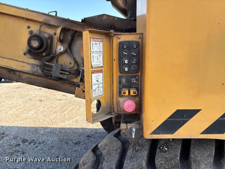 image for item EM0577 Weiler E1250B material transfer vehicle