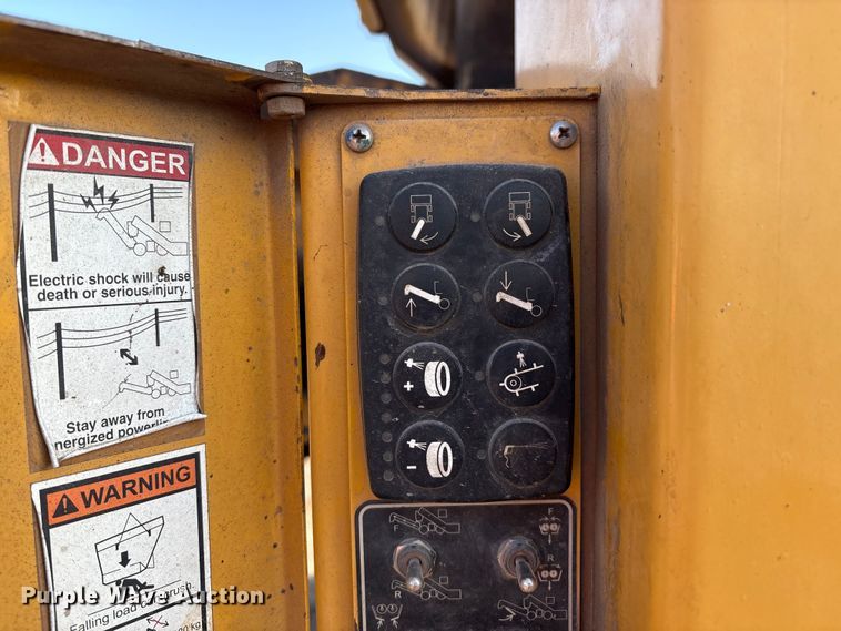 image for item EM0577 Weiler E1250B material transfer vehicle