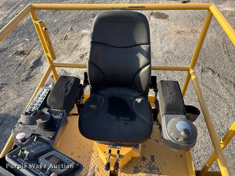 image for item EM0577 Weiler E1250B material transfer vehicle