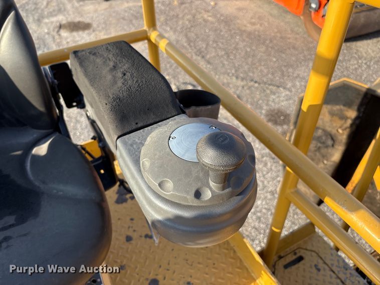 image for item EM0577 Weiler E1250B material transfer vehicle