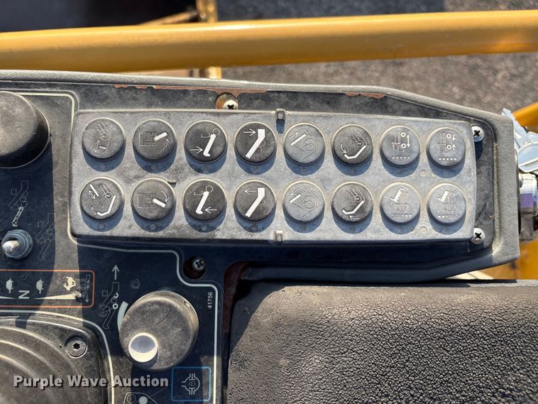 image for item EM0577 Weiler E1250B material transfer vehicle