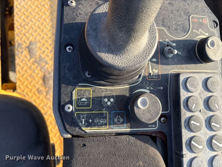 image for item EM0577 Weiler E1250B material transfer vehicle