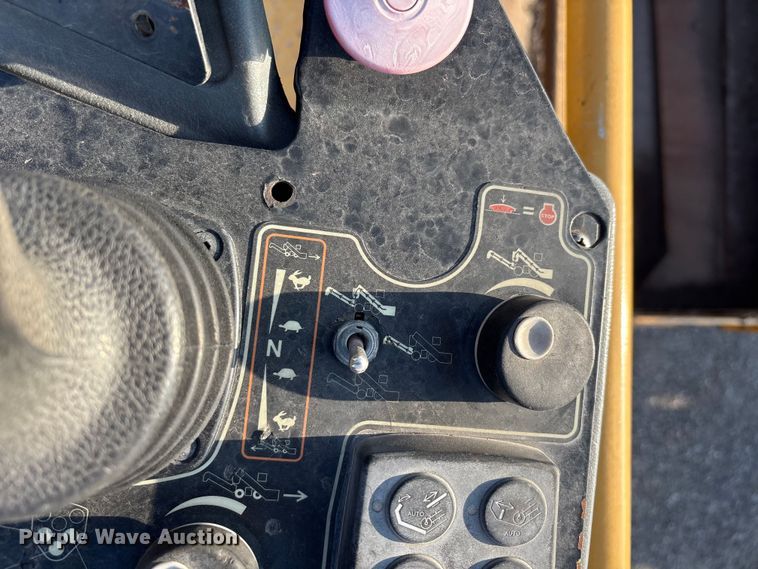 image for item EM0577 Weiler E1250B material transfer vehicle