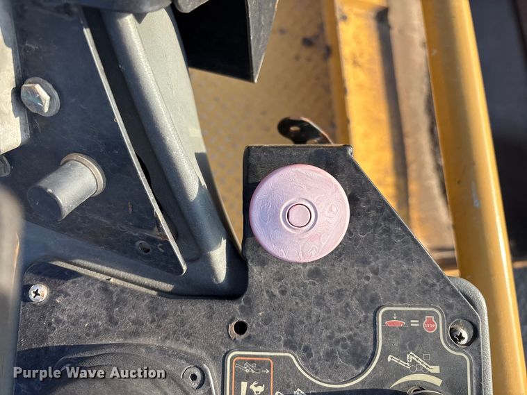 image for item EM0577 Weiler E1250B material transfer vehicle