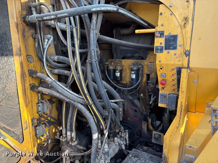 image for item EM0577 Weiler E1250B material transfer vehicle