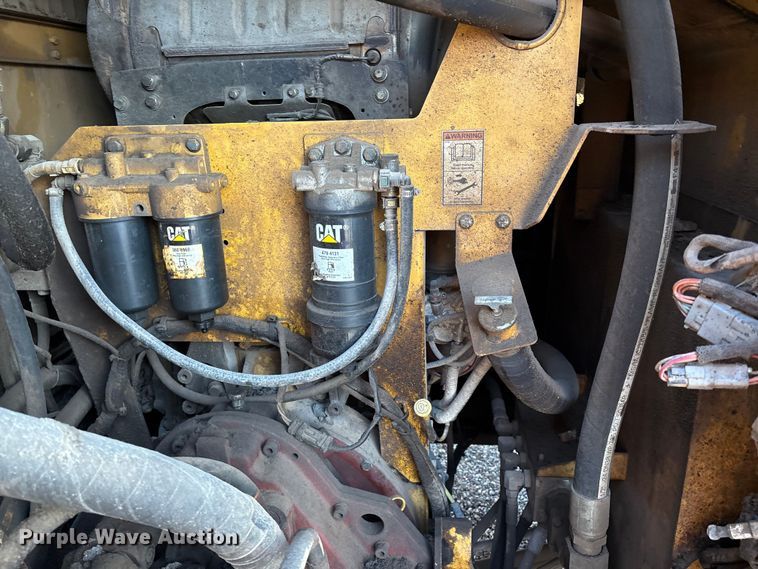 image for item EM0577 Weiler E1250B material transfer vehicle