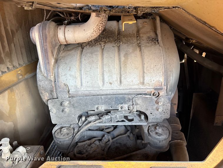 image for item EM0577 Weiler E1250B material transfer vehicle