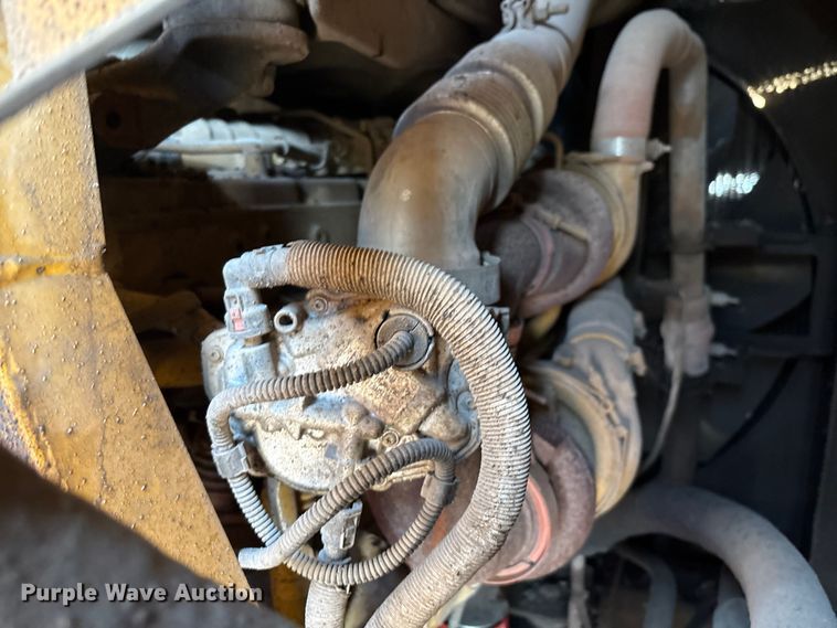 image for item EM0577 Weiler E1250B material transfer vehicle