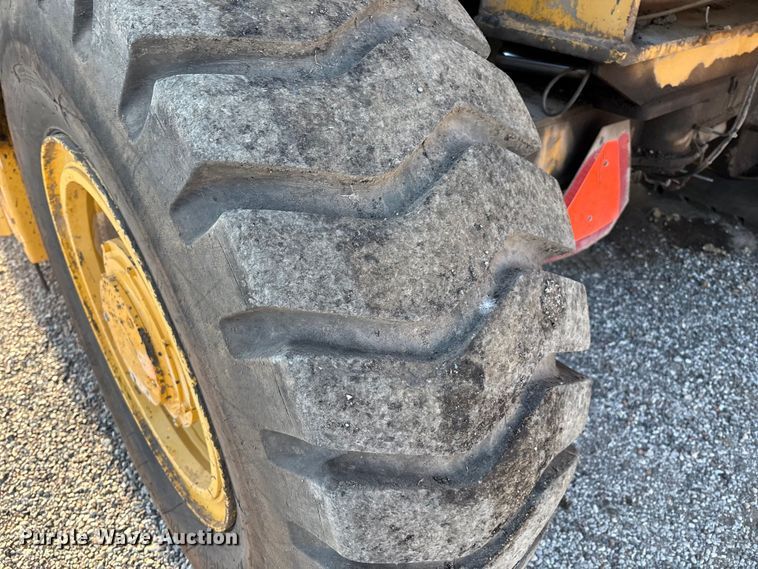 image for item EM0577 Weiler E1250B material transfer vehicle