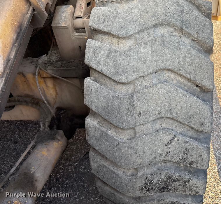 image for item EM0577 Weiler E1250B material transfer vehicle