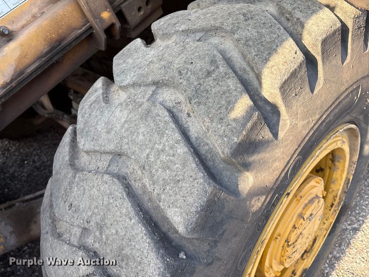 image for item EM0577 Weiler E1250B material transfer vehicle