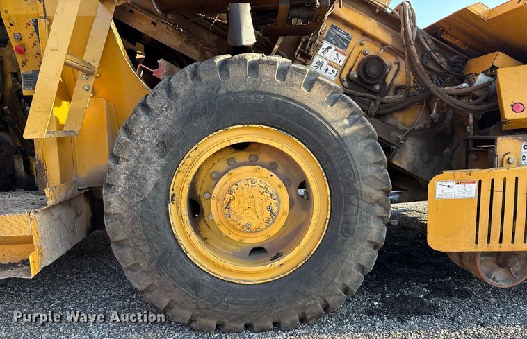 image for item EM0577 Weiler E1250B material transfer vehicle