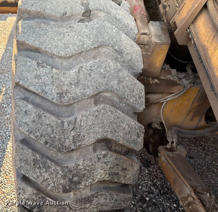 image for item EM0577 Weiler E1250B material transfer vehicle