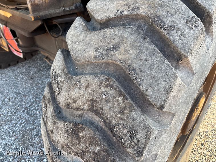 image for item EM0577 Weiler E1250B material transfer vehicle