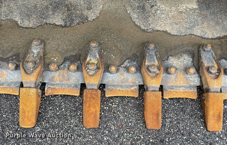 image for item EM2205 2004 Caterpillar  963C track loader