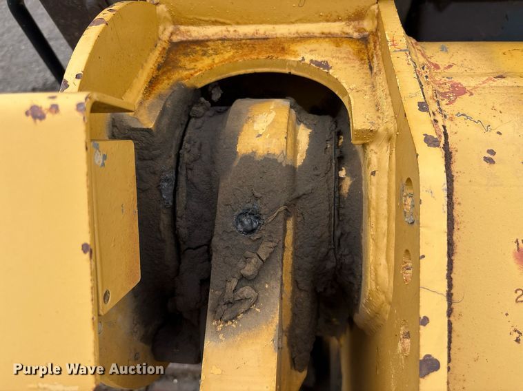 image for item EM2205 2004 Caterpillar  963C track loader