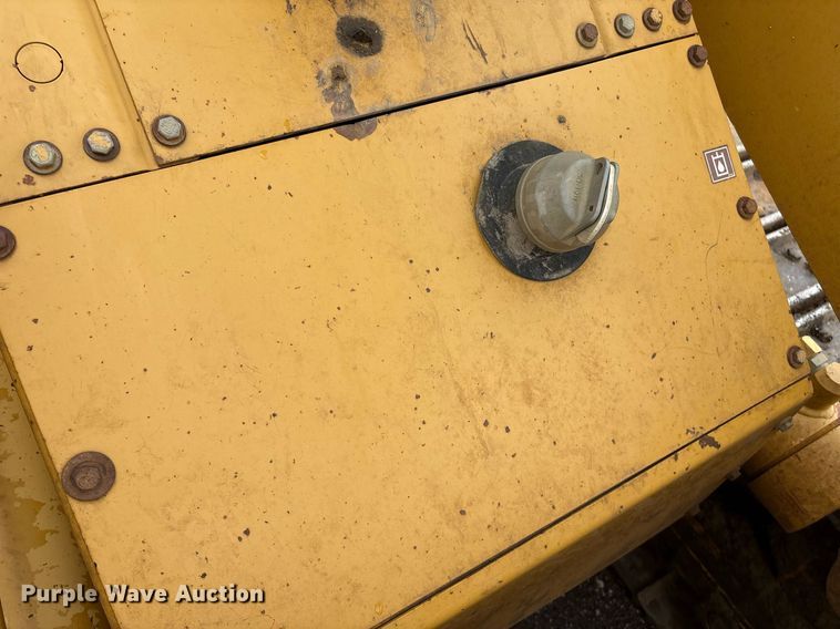 image for item EM2205 2004 Caterpillar  963C track loader